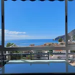 Vistas Al Mar. Junto A La Playa. Garaje Y Piscina.