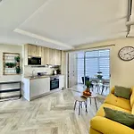 Clubrent - Magnificent Apartment, Bermudas Building