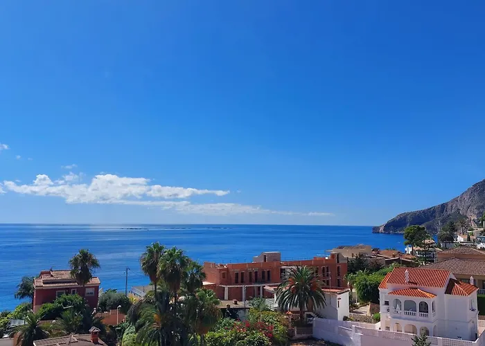 Vistas Al Mar. Junto A La Playa. Garaje Y Piscina.