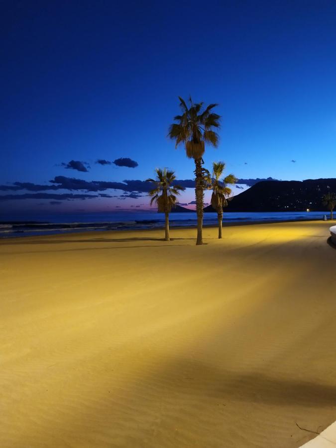 Primera Linea De Playa Con Garaje Apartamento