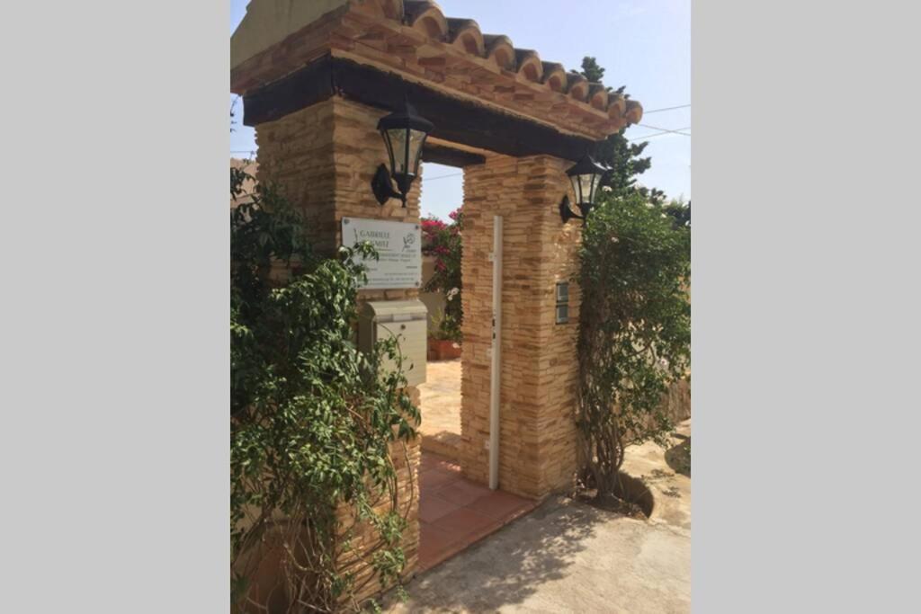 Casa Sobre El Mar, A Beautiful Oasis 1000m From Beach Apartment