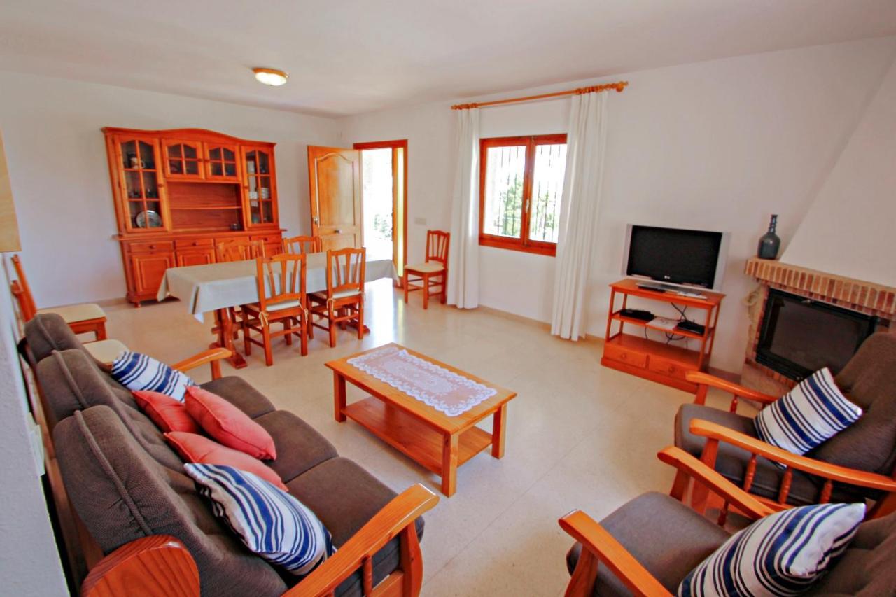 Laura-28a - Traditionally Furnished Detached With Peaceful Surroundings In Villa *