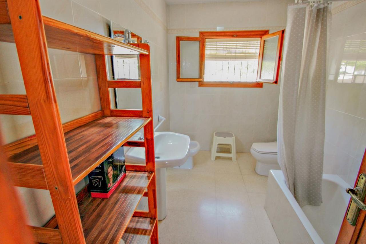 Laura-28a - Traditionally Furnished Detached With Peaceful Surroundings In