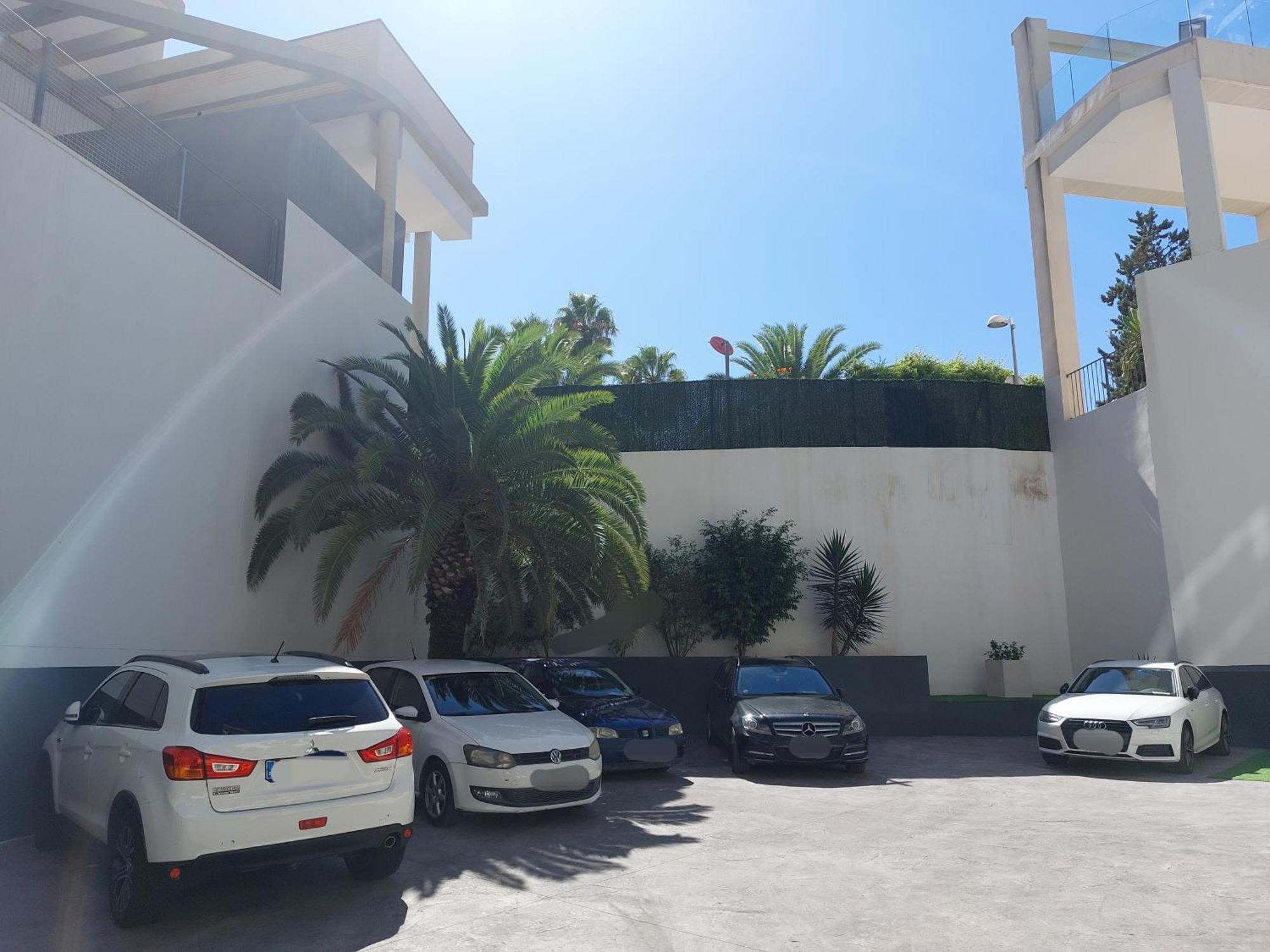 Apartamento Vistas Al Mar. Junto A La Playa. Garaje Y Piscina. Calpe