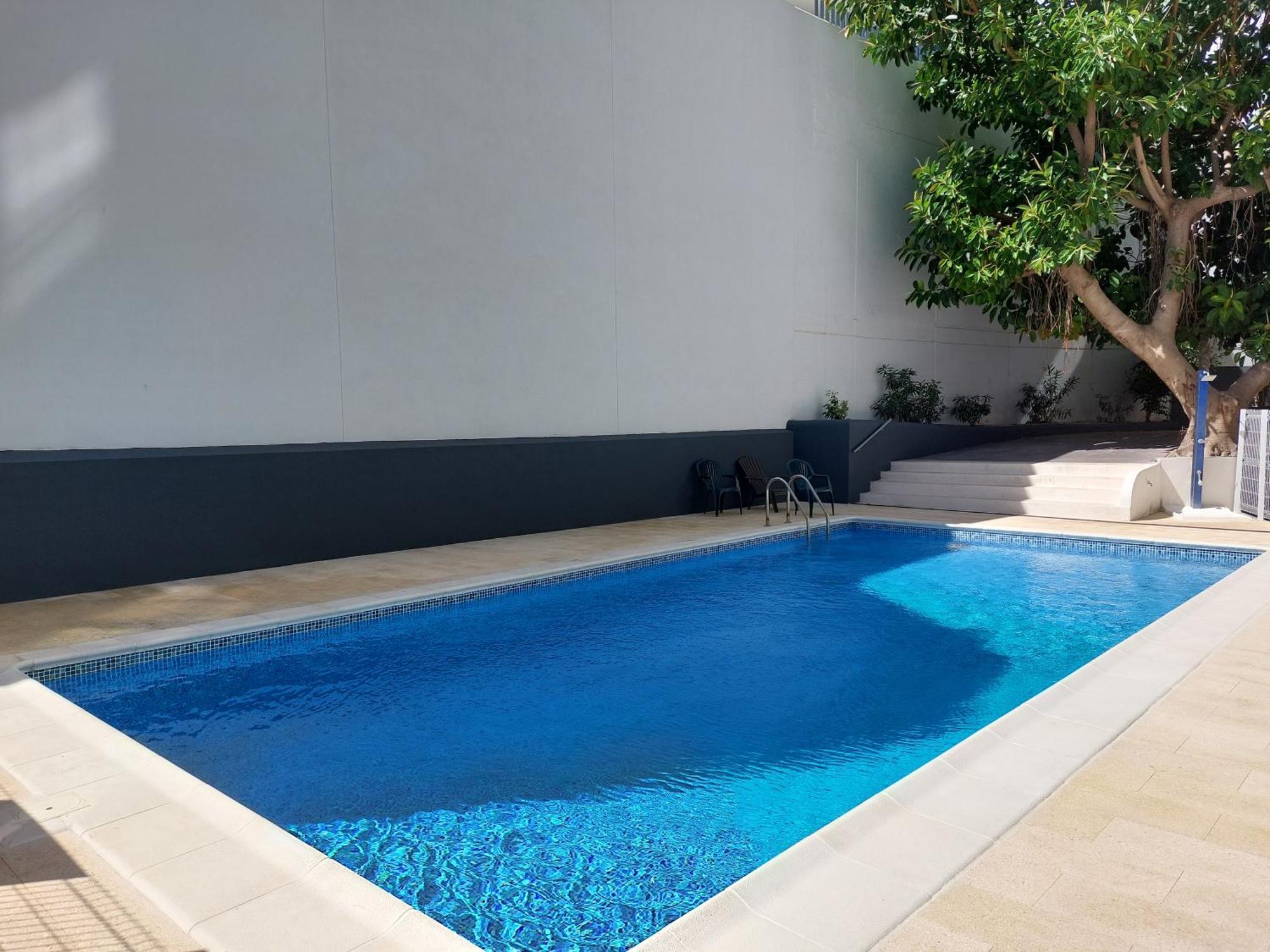 Vistas Al Mar. Junto A La Playa. Garaje Y Piscina. Apartamento Calpe