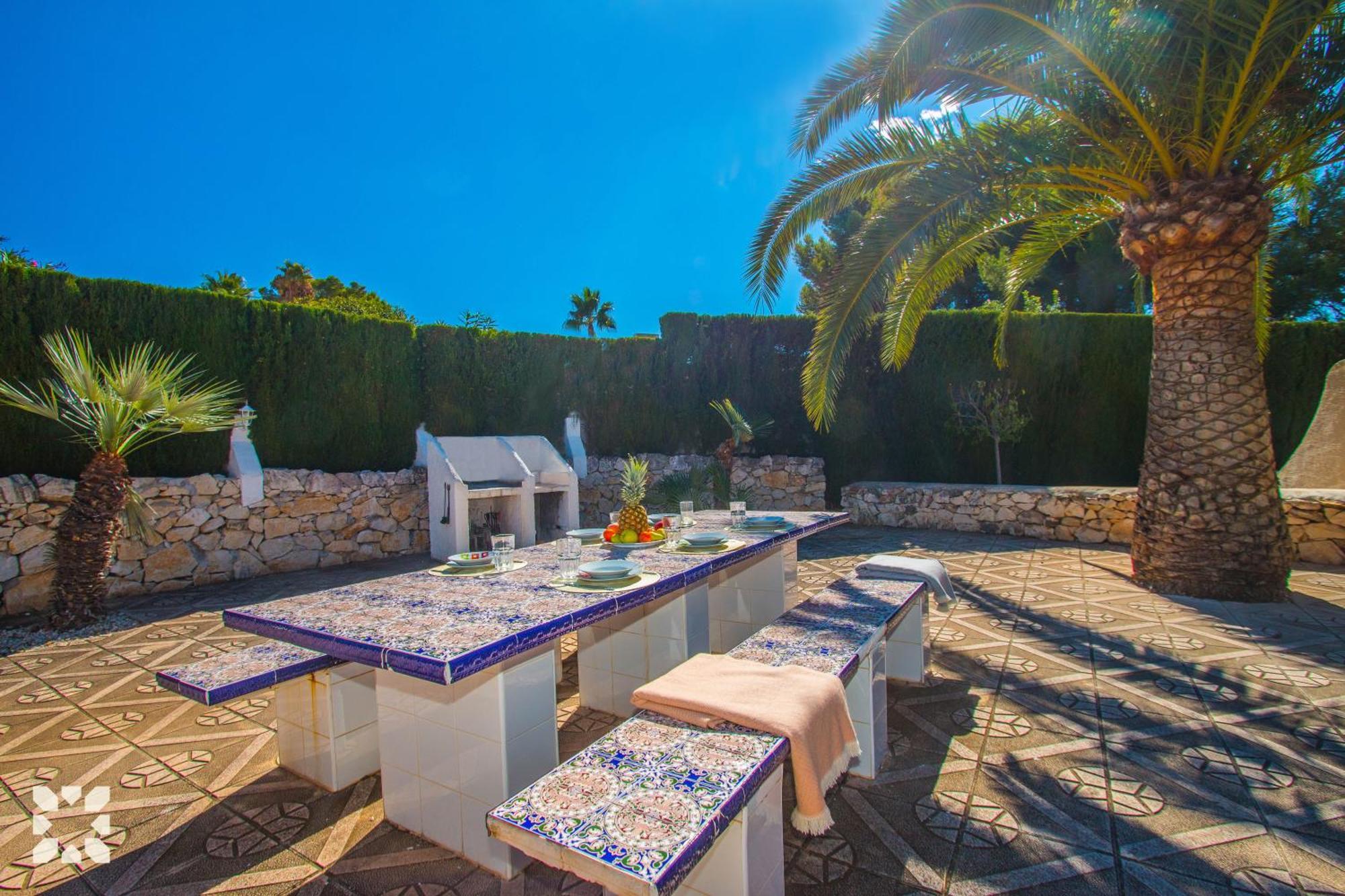 Abahana Luna Villa