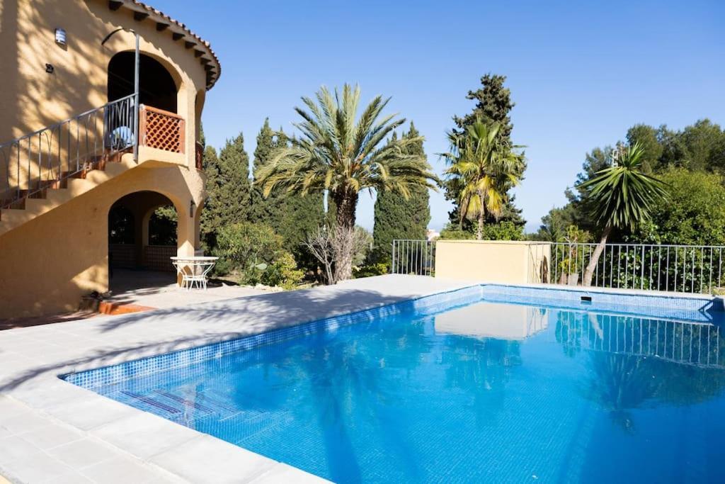 Con Piscina Privada *