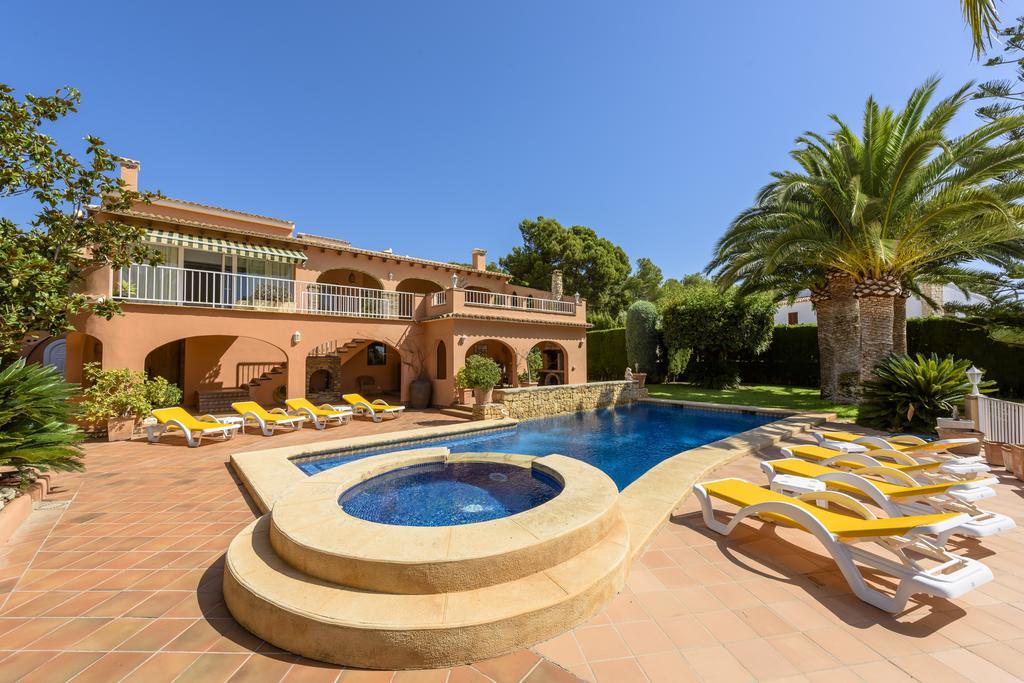 Les Bassetes Villa