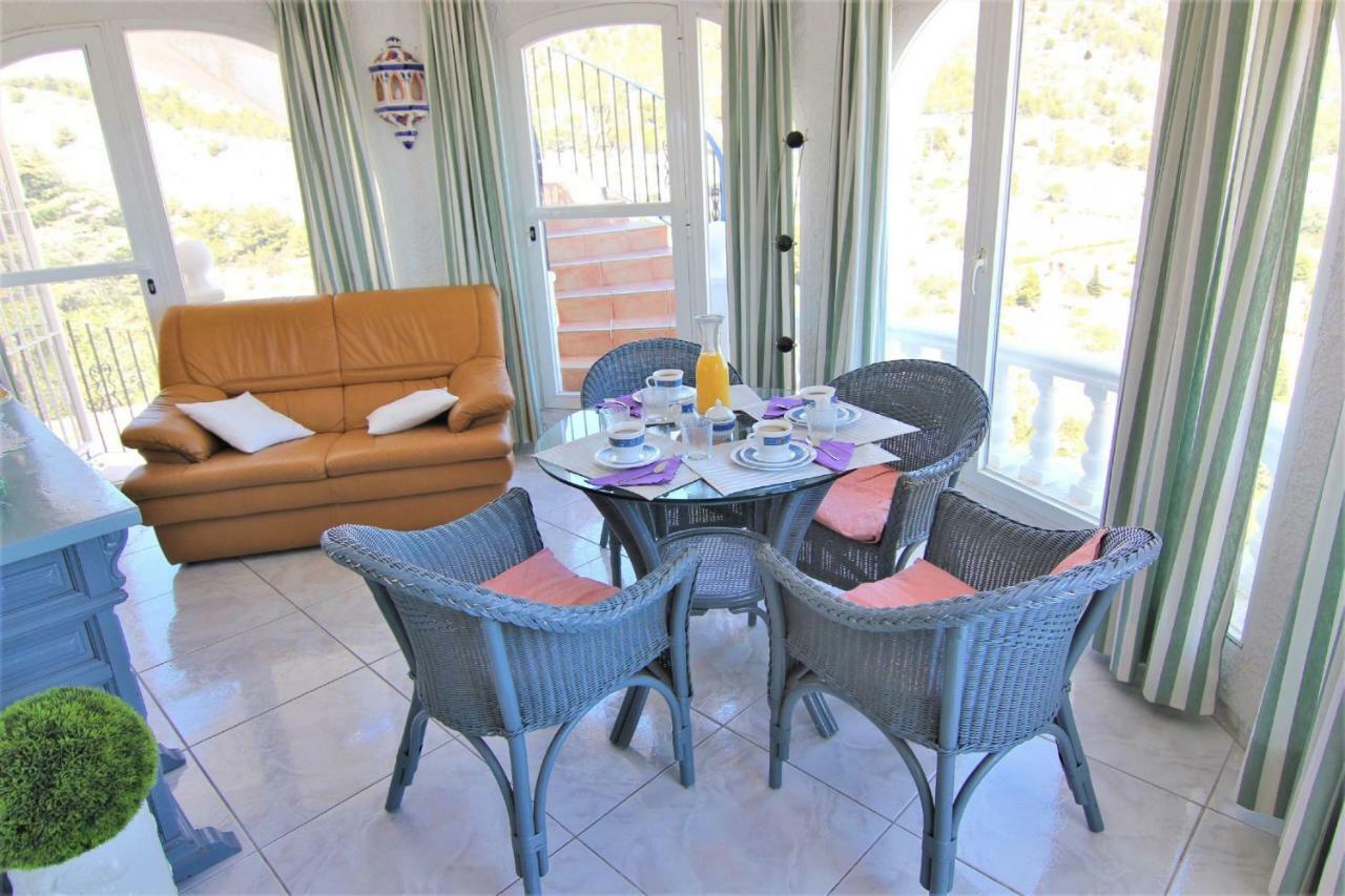 Villaguila Villa *