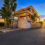 Villa Alhambra - Plusholidays