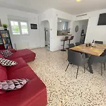 Villa Con Piscina, Soleada, Tranquila Y Centrica