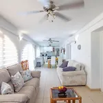 Abahana Villas Airlie
