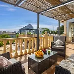 Abahana Villas Airlie