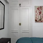 Apartamento con parking y piscina frente al mar para 4 personas