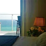 Mirador apart