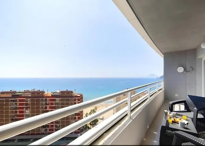 Apartamento de 2 dormitorios con vistas mar en edificio Apolo XIV