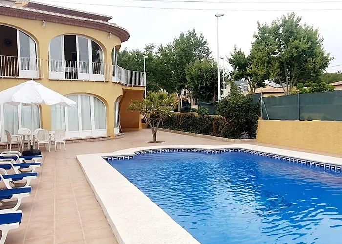 Confortable Villa At Only 100 Meter From The Beach, Supermarkets And The Restaurants