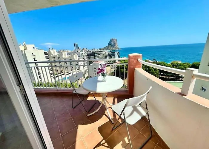 Vistas Al Mar Desde El Corazon De Calpe