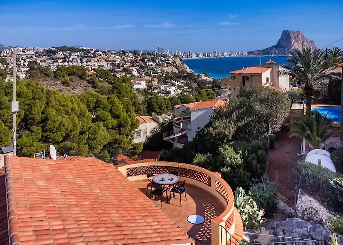 Spanish Style-Villa, Heated Pool & Sea View
