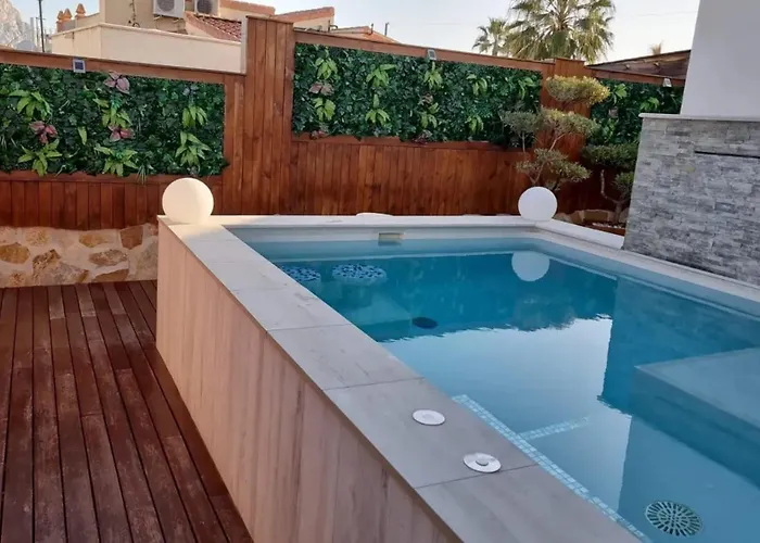 Sunny Villa With Private Pool In Calpe + Enclosed Garden