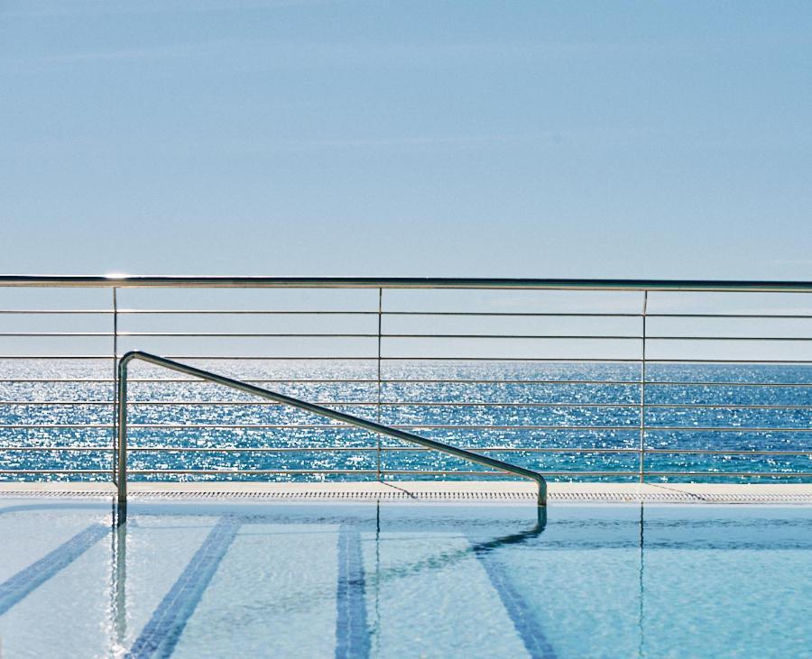 Estimar (adults Only) *
