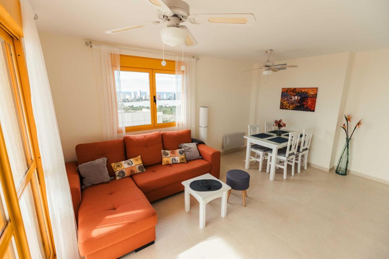 En La Playa. Planta 19. Vistas Espectaculares. 2 Terrazas. Apartamento *