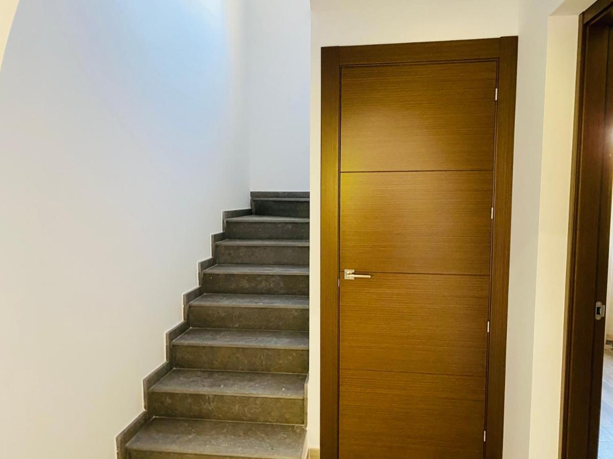 Enchinent Villa *