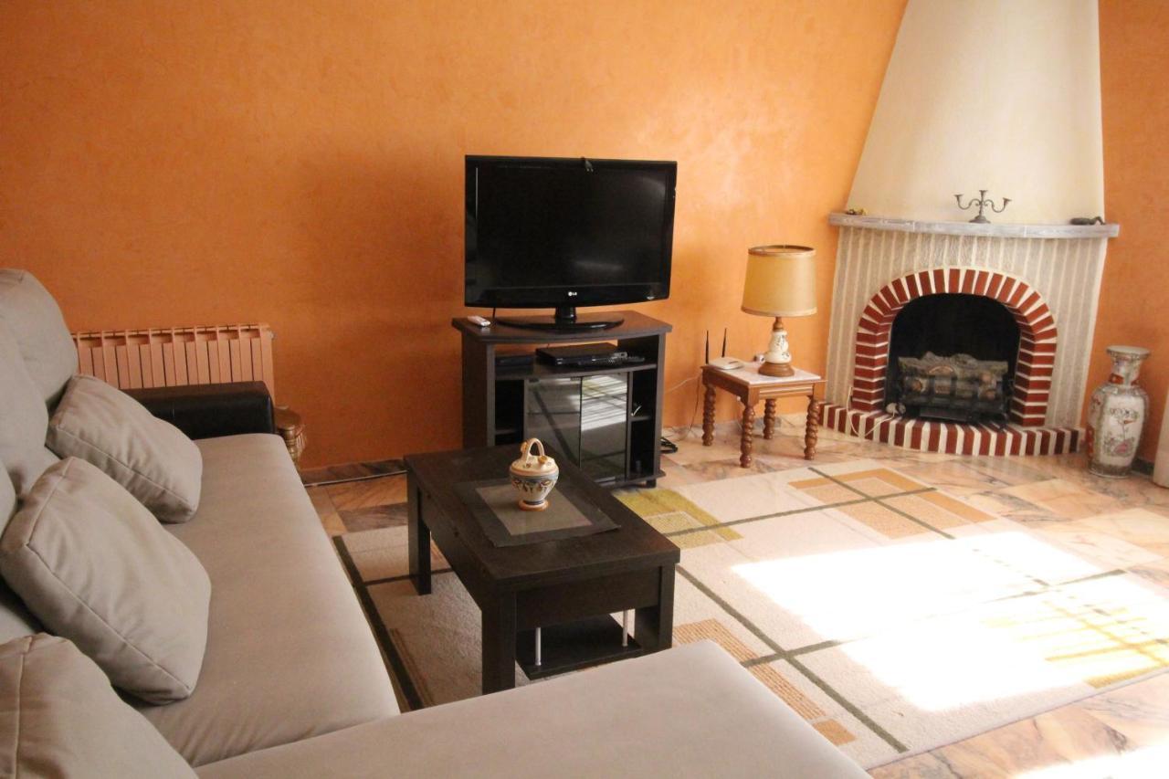 Victoria Ortenbach Apartment *