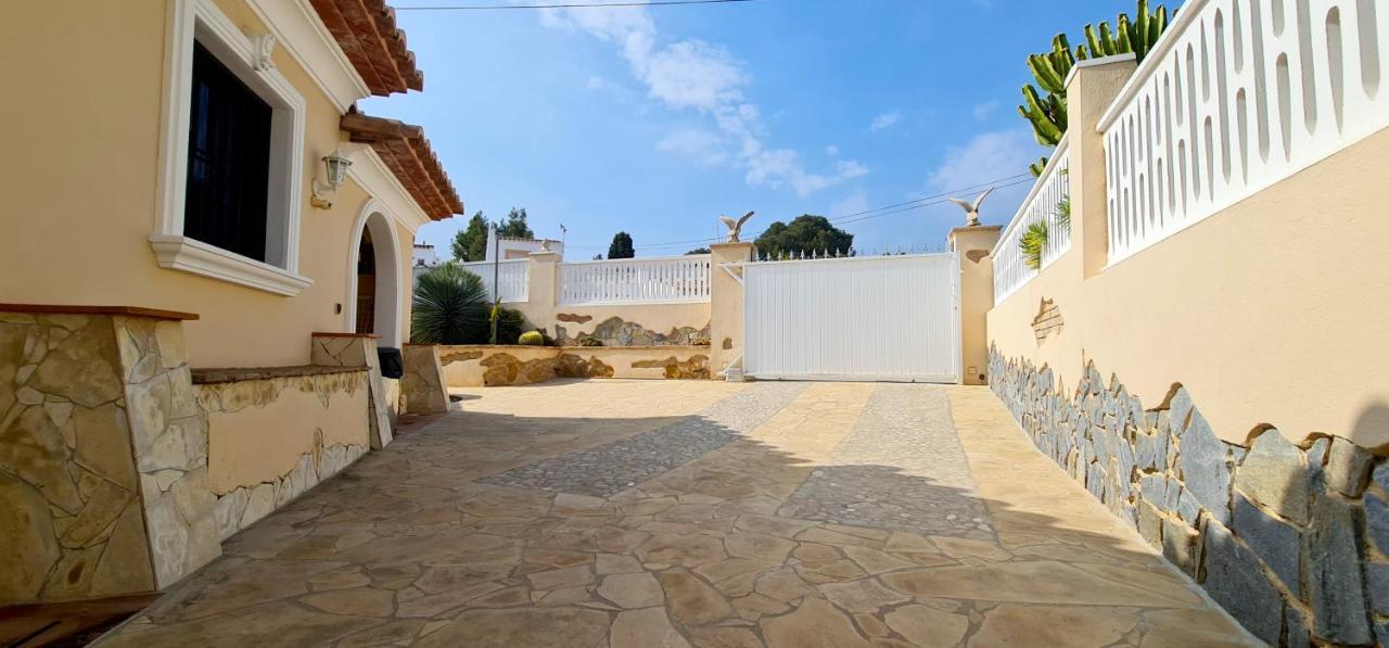 Adelfas Villa