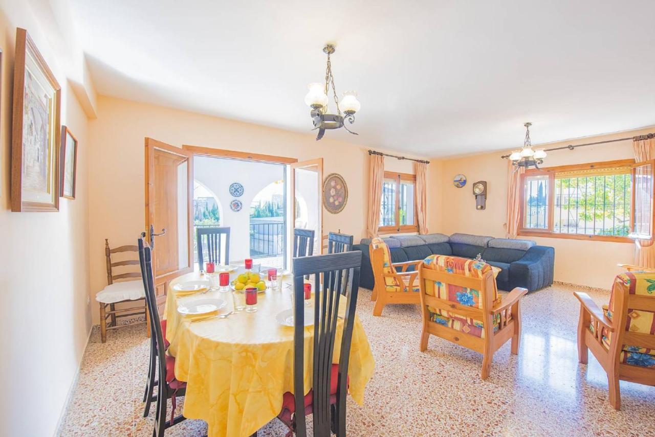 Tere - Plusholidays Villa Calpe
