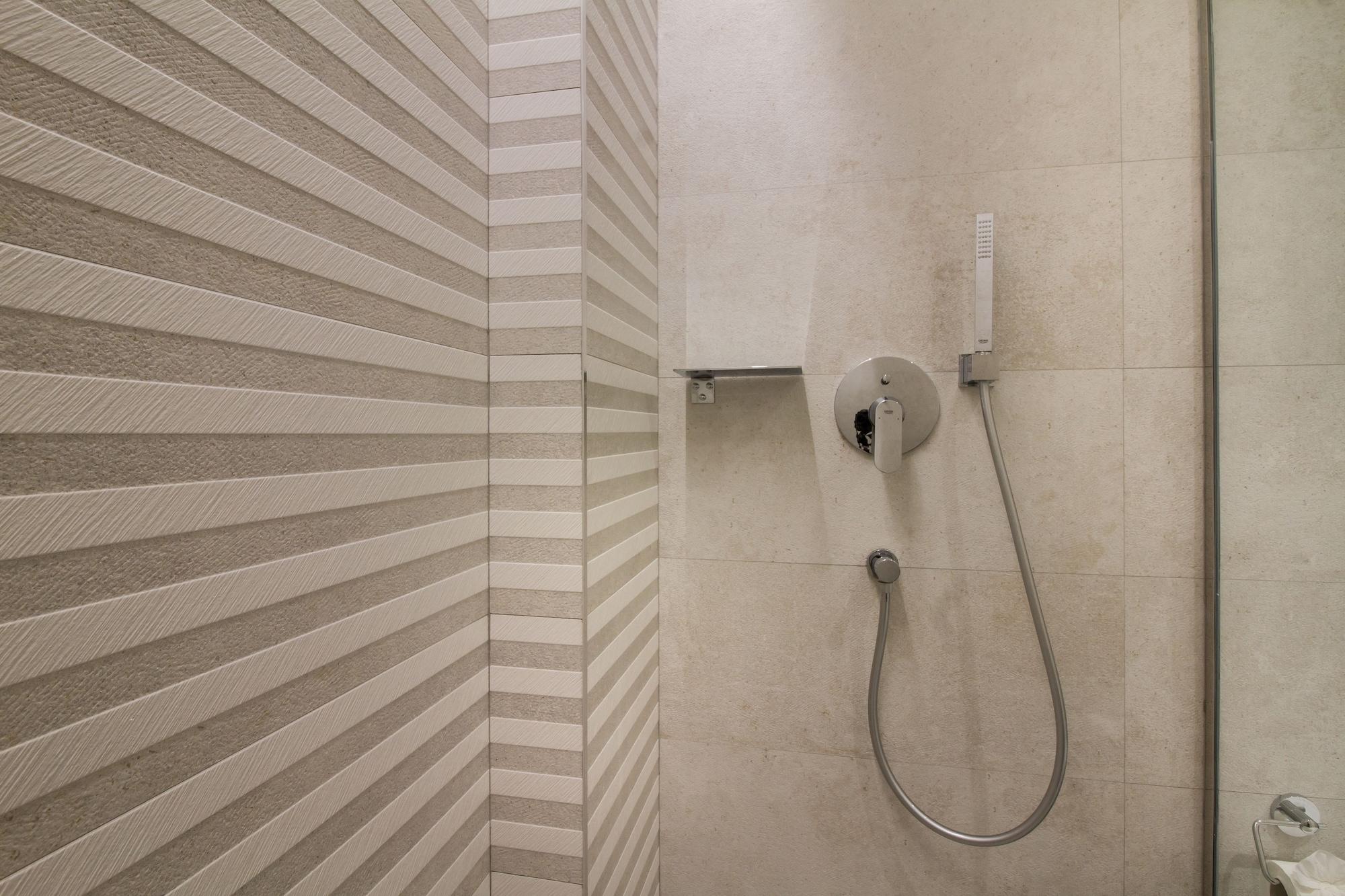 Estimar Suitopia Hotel 4*