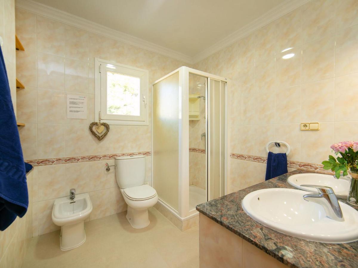 Campos Villa *