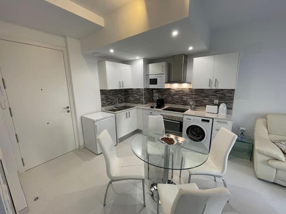I Apartment *