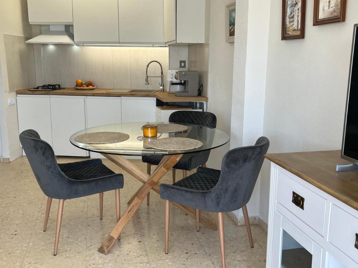 Apartment By The Beach, Sea View *