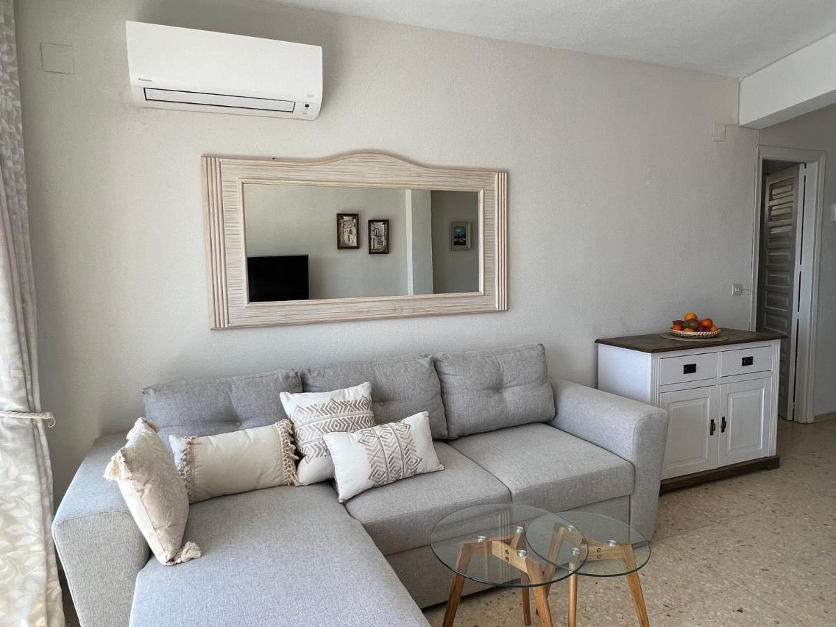By The Beach, Sea View Apartment *