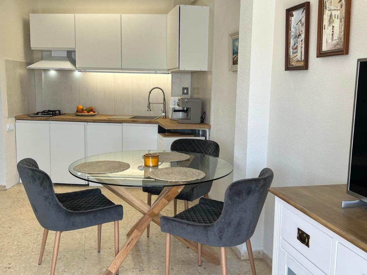 By The Beach, Sea View Apartment *
