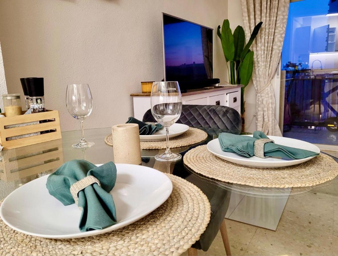 Apartment By The Beach, Sea View *