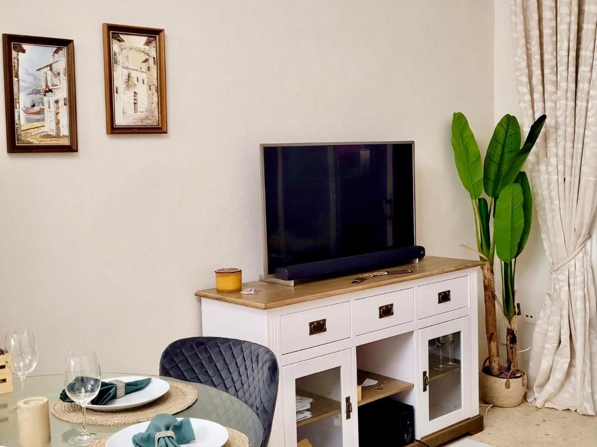 Apartment By The Beach, Sea View *