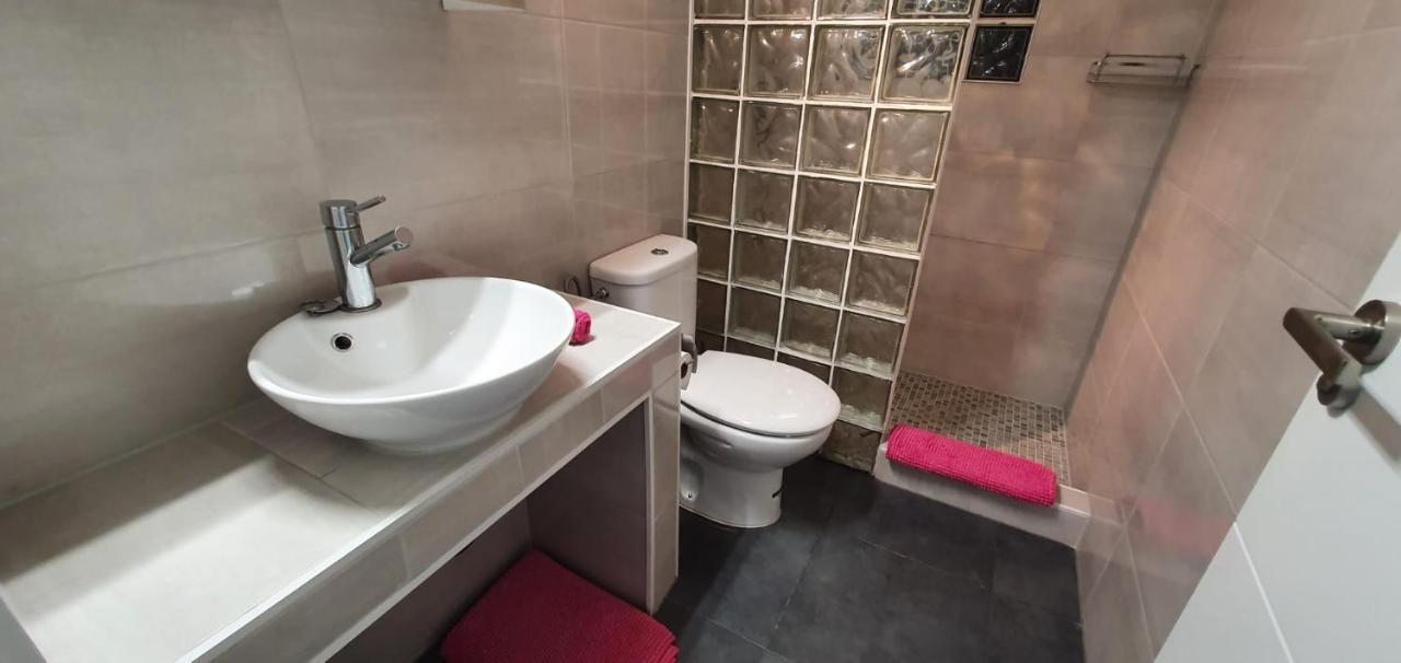 Cheerful 2-bedroom With Private Pool