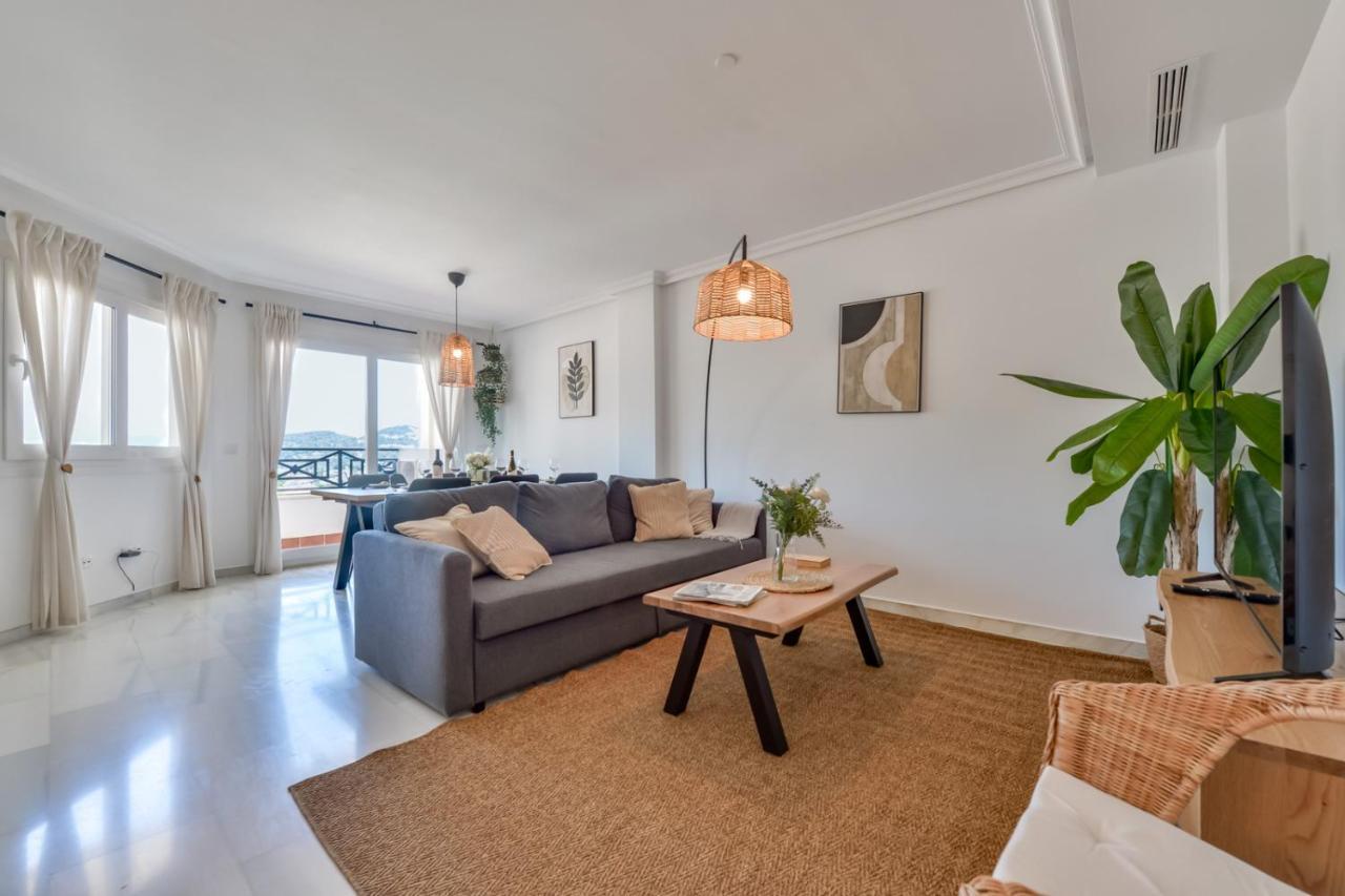 Modern / Quiet 3 Bdrs Flat In The Heart Of Apartment