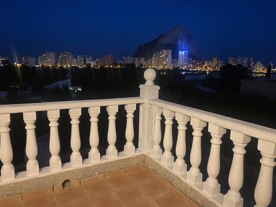 Agradable Con Piscina Y Vistas Al Mar Villa Calpe