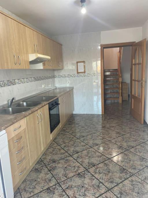 Agradable Con Piscina Y Vistas Al Mar Villa