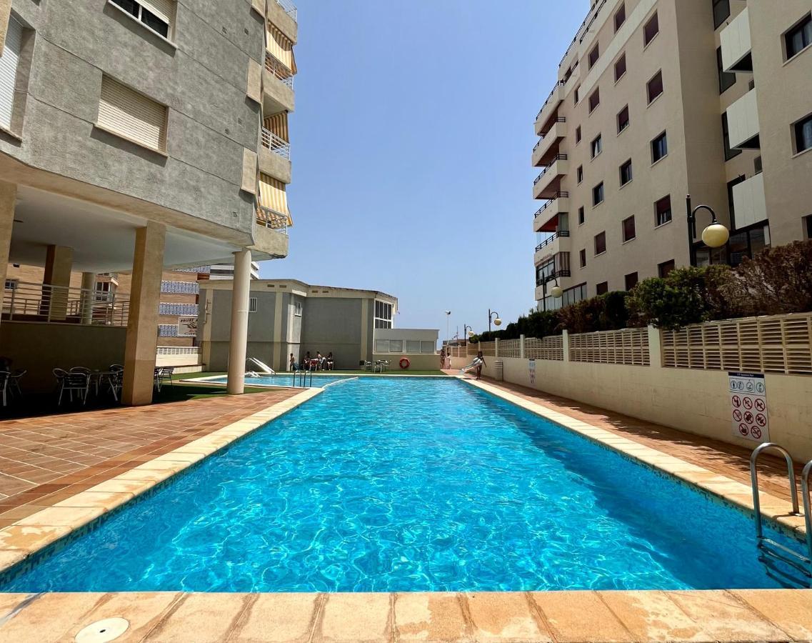 Primera Linea Con Piscina En Calpe
