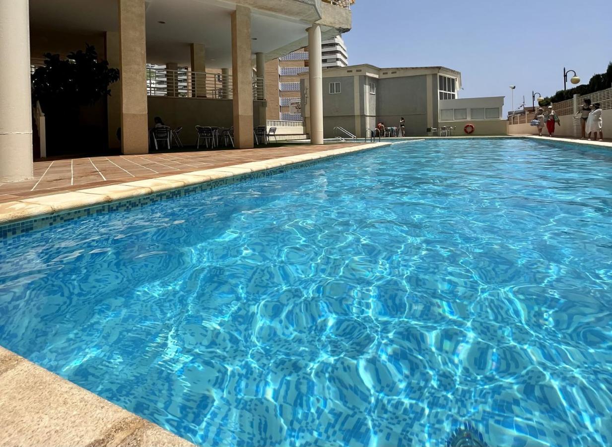 Primera Linea Con Piscina En Apartment