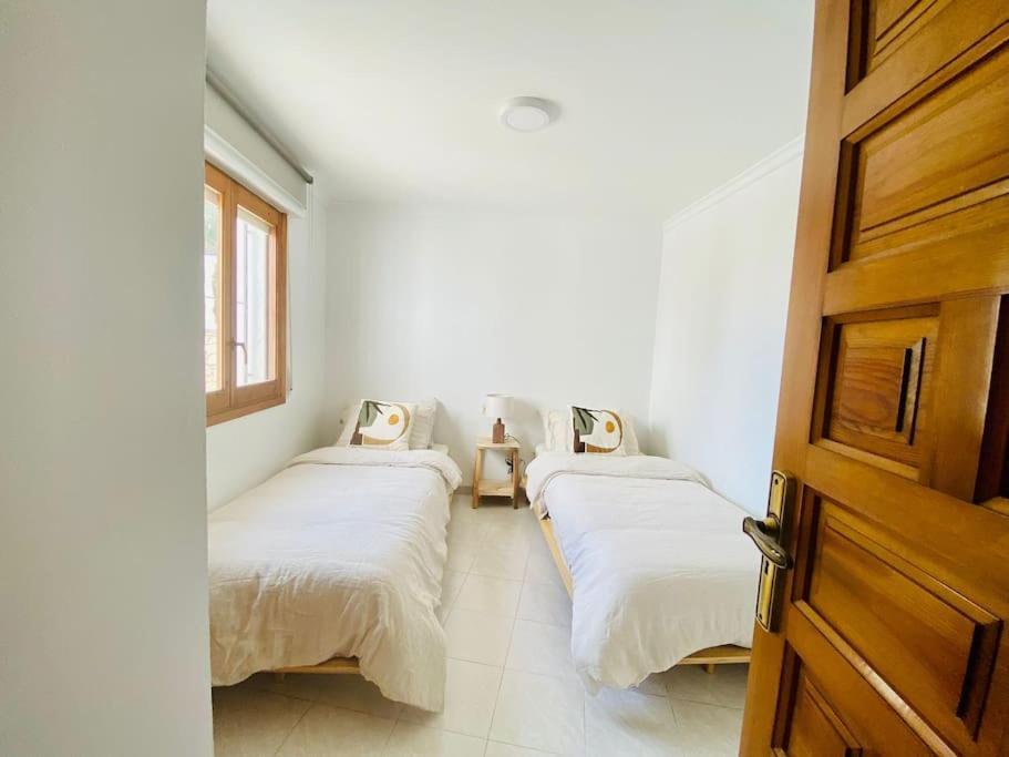 Villa With Private Pool And Close To The