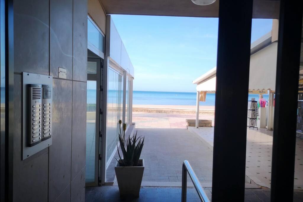 Panoramic Sea Views *
