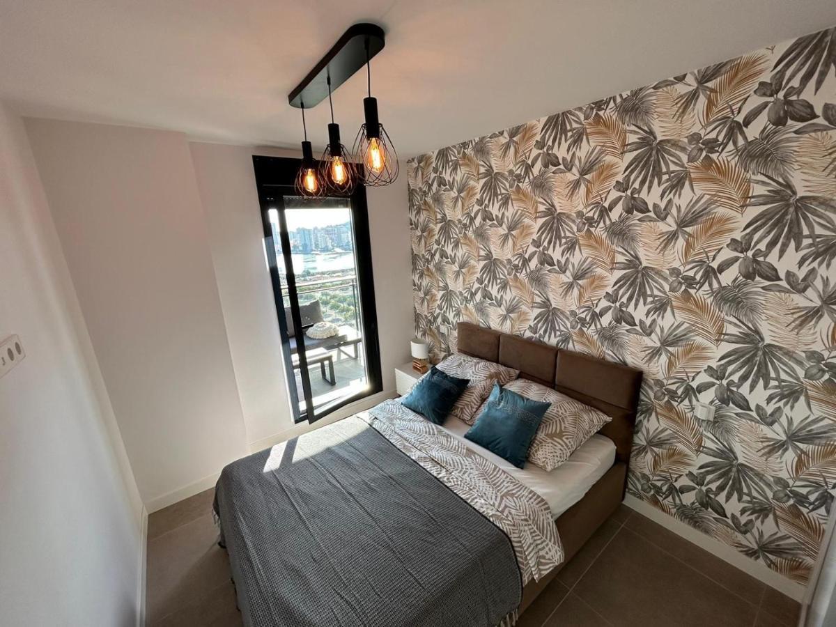 Sunrise Tower Apartment *