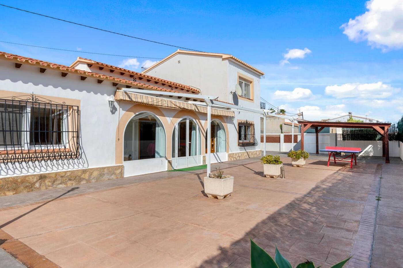 Mercedes - Plusholidays Villa