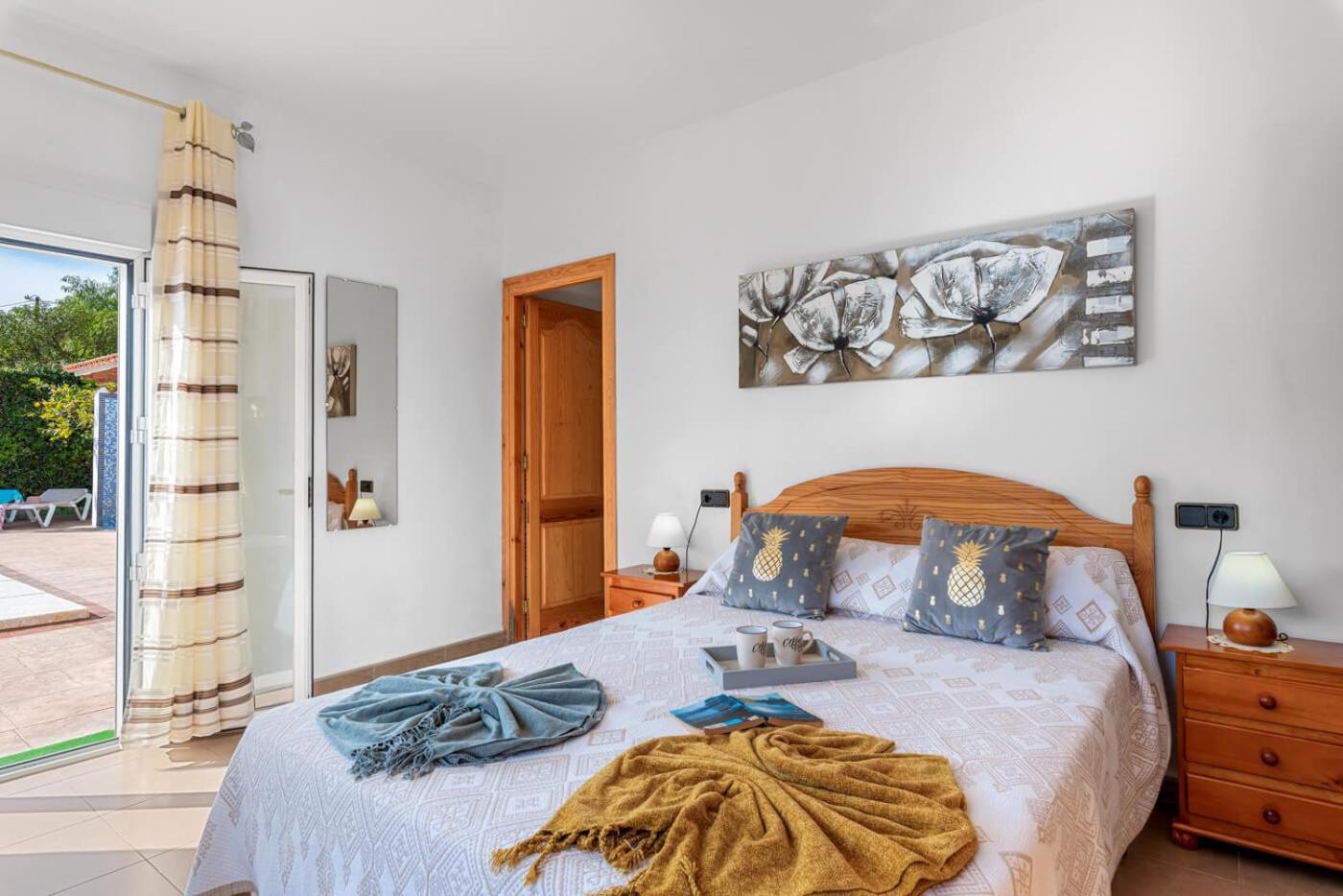 Mercedes - Plusholidays * Calpe