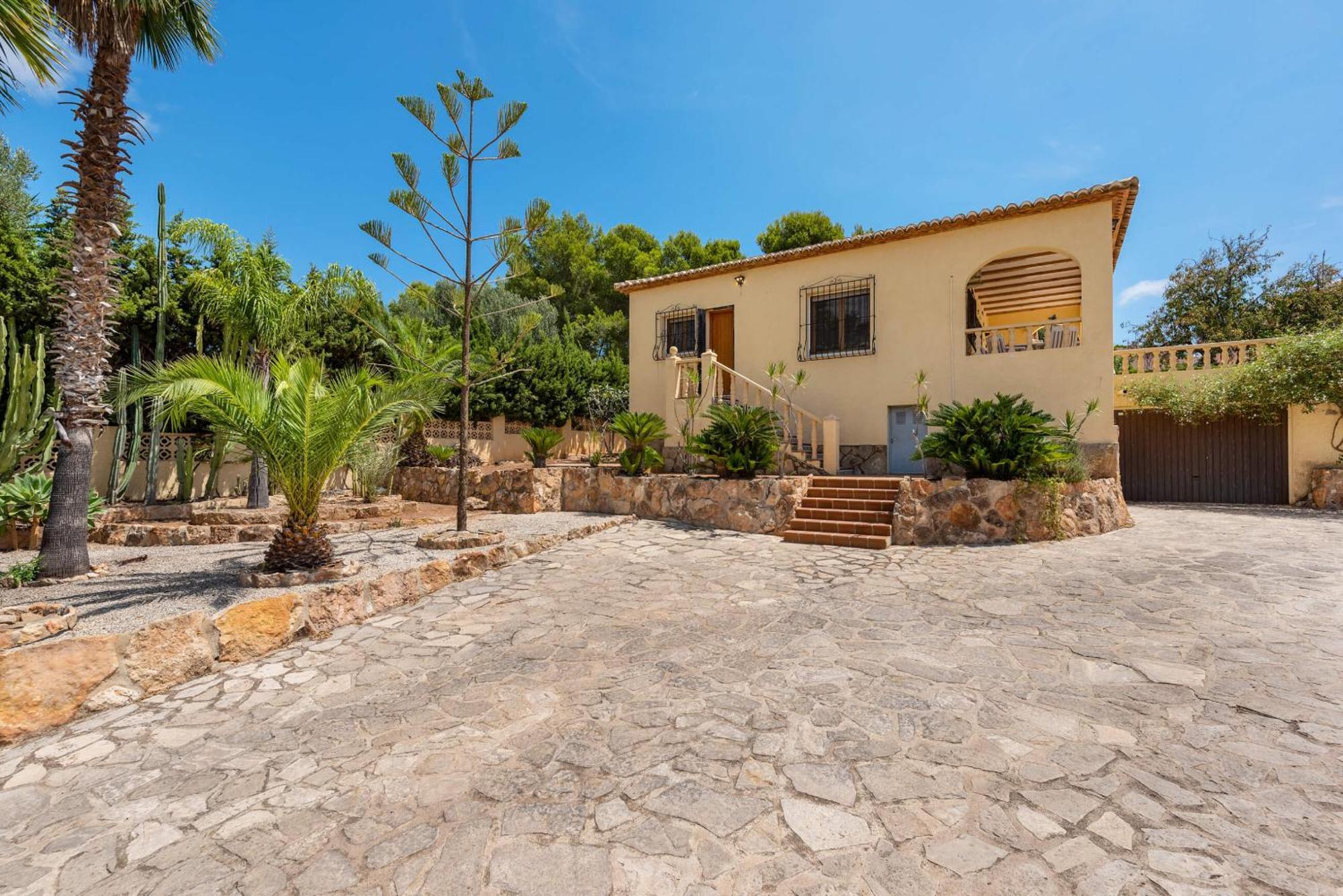 Escudero - Plusholidays * Calpe
